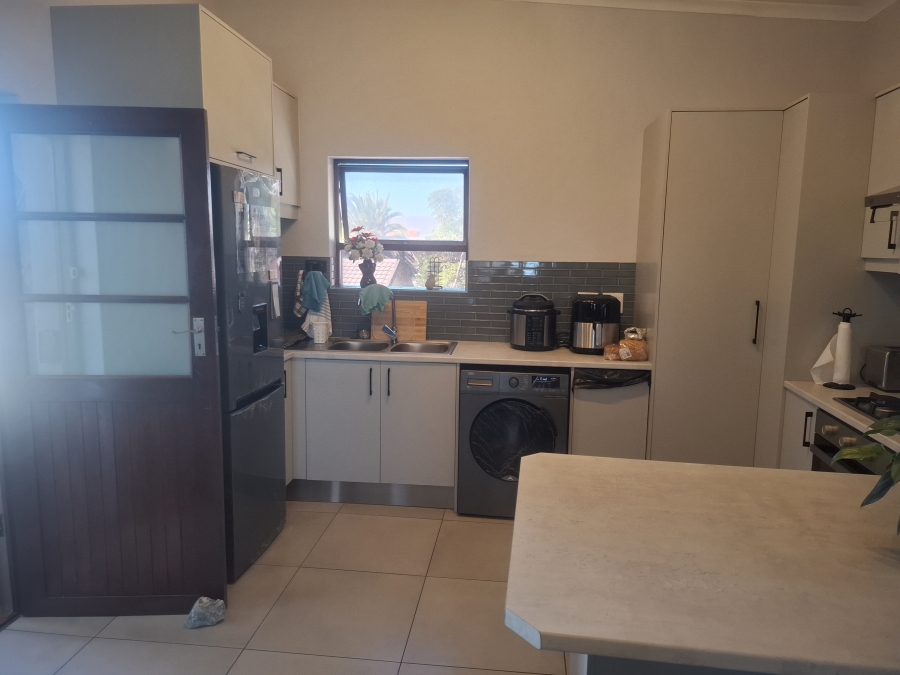 To Let 2 Bedroom Property for Rent in Table View Western Cape